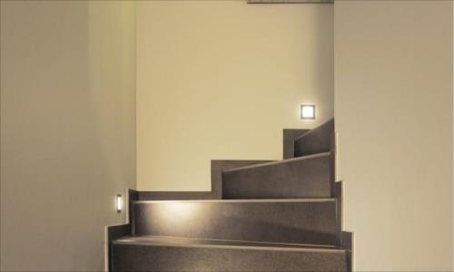 Oświetlenie korytarzy i schodów