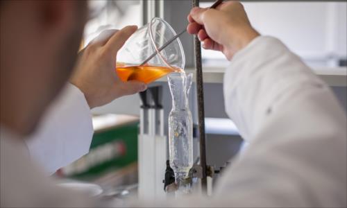 Science through English – bezpłatne warsztaty chemiczne dla warszawskich uczniów