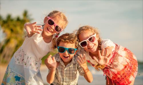 Niezbędnik wakacyjny: okulary przeciwsłoneczne dla dzieci