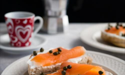Cykl: Zapytaj stomatologa - Dieta dla zdrowych zębów. Dowiedz się jak istotny wpływ ma dieta na zdrowie zębów, oraz które z produktów warto spożywać, aby cieszyć się pięknym i zdrowym uśmiechem.