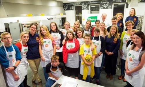 „Pomaganie przez gotowanie”, czyli nauka samodzielności - w Poznaniu odbyły się warsztaty kulinarne dla wychowanków domów dziecka