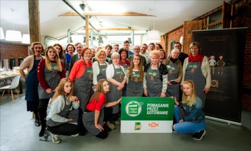 „Pomaganie przez gotowanie” – akcja zawitała do Poznania