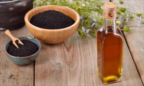 Co ważnego zawiera olej z czarnuszki?
